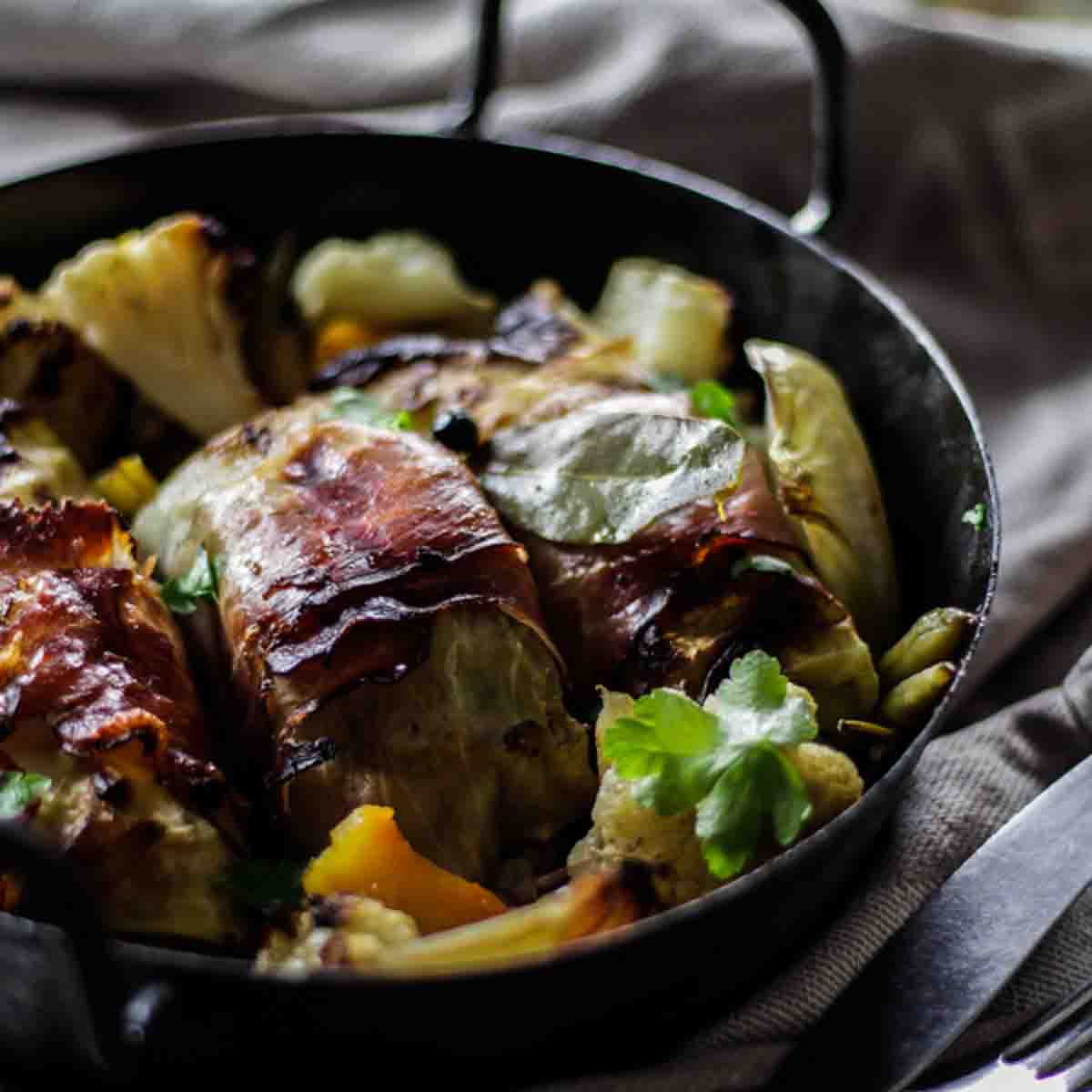 Oma-Rezept für Krautrouladen mit Wintergemüse aus dem Ofen