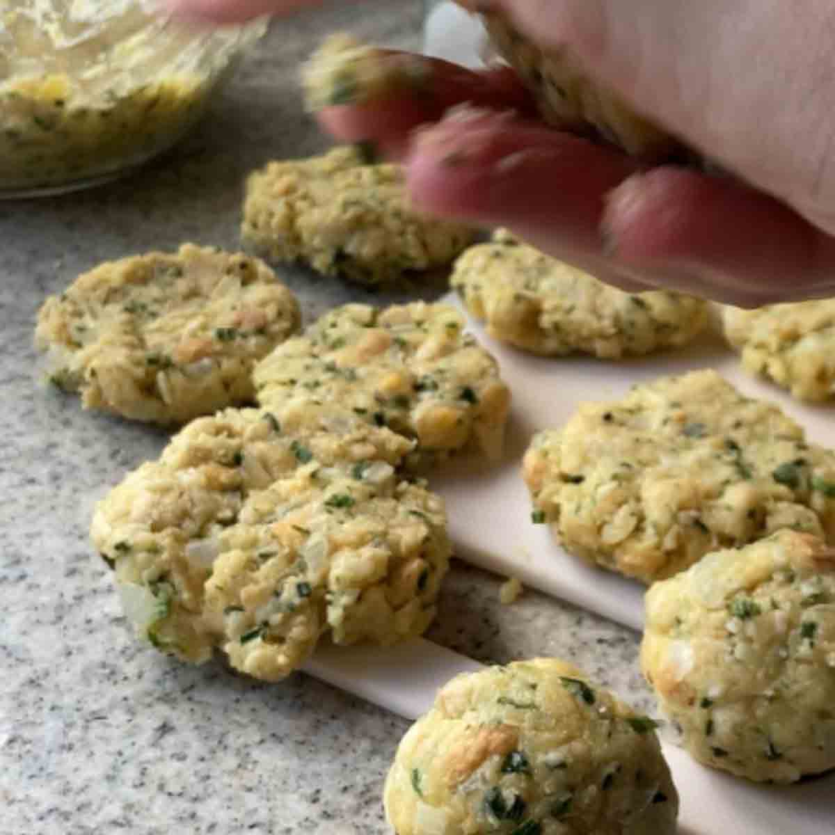 Kaspressknödel Laibchen geformt.