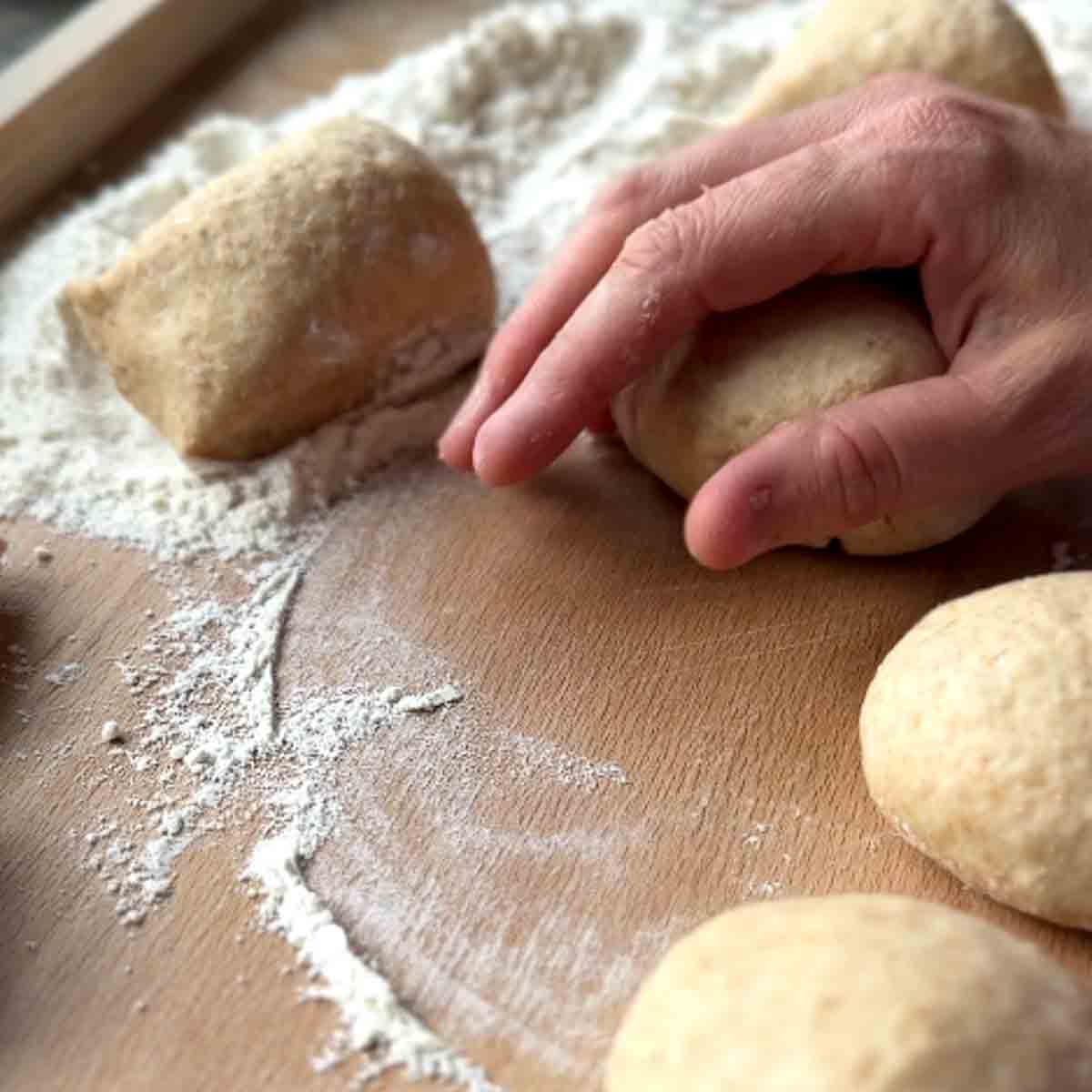 Germteig Kugeln rund formen.