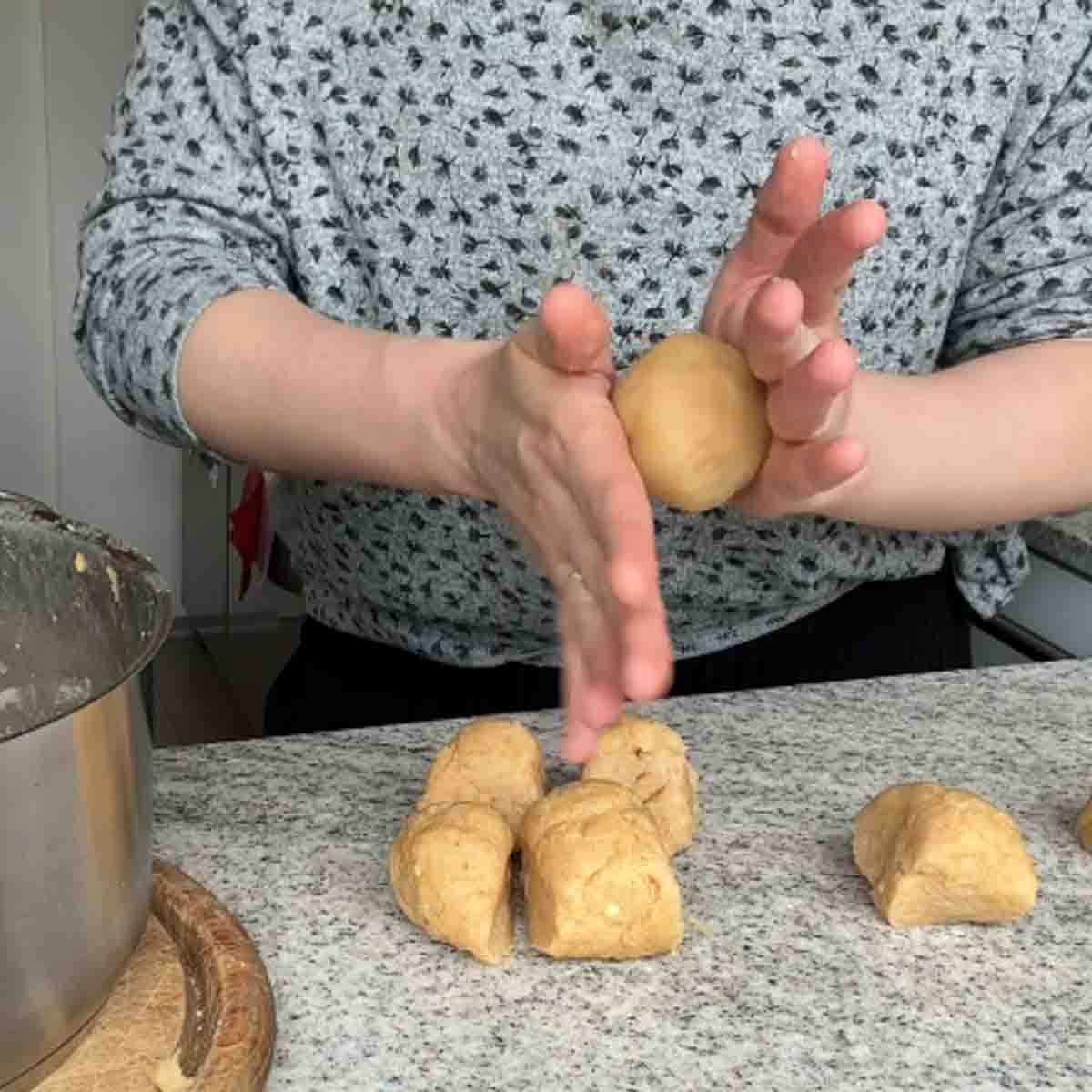 Brandteig Knödel rund rollen.