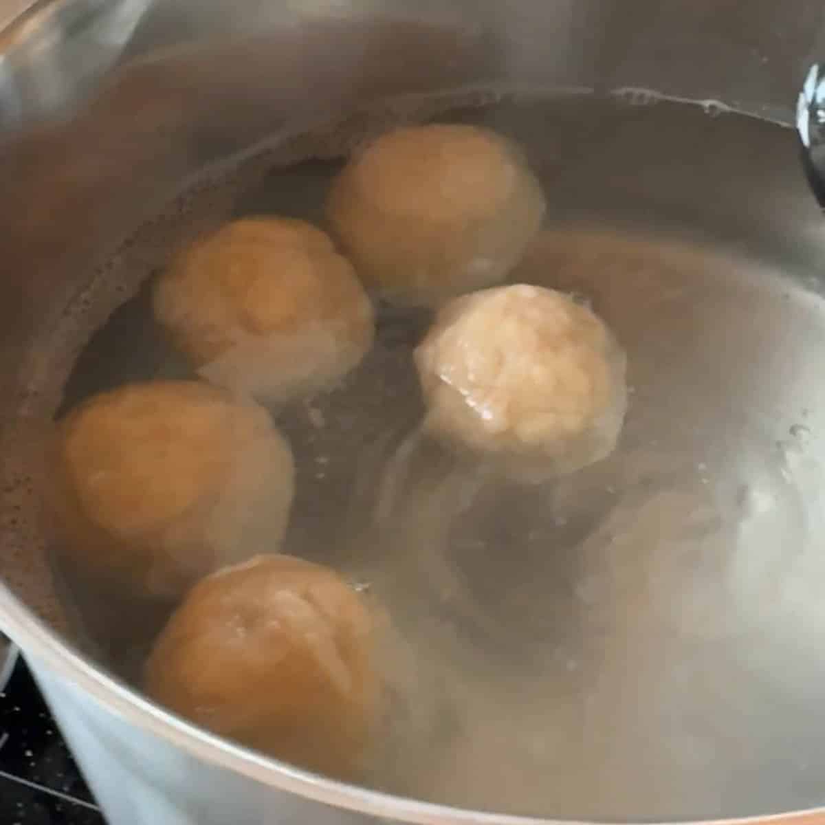 Brandteig Knödel kochen.