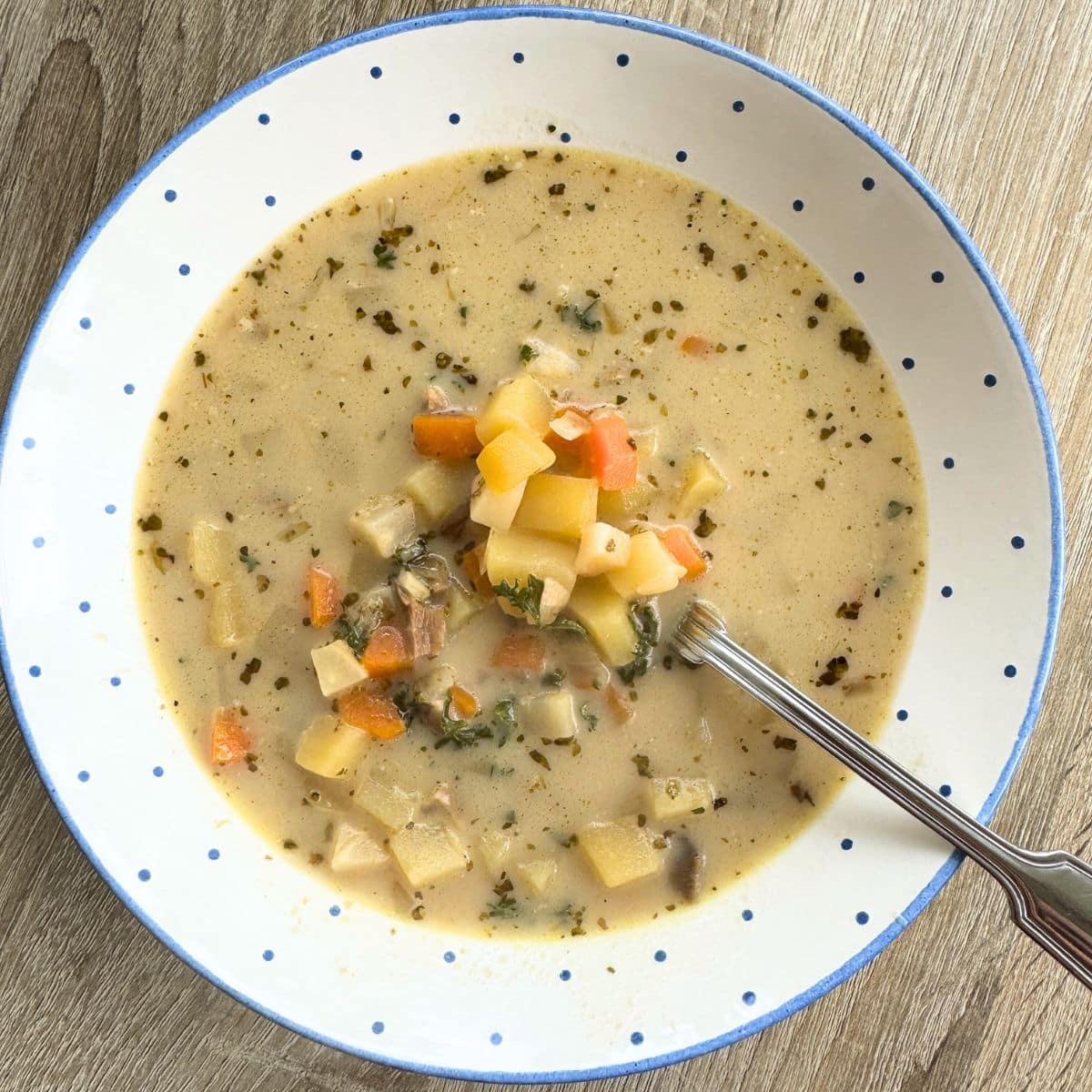 Altwiener Erdäpfelsuppe mit Steinpilzen