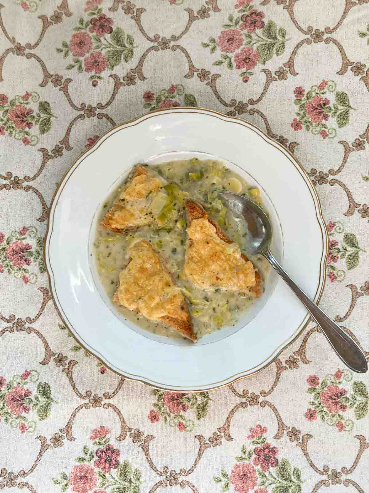 Lauchsuppe mit Käsetoast - leek soup with crispy cheese toast