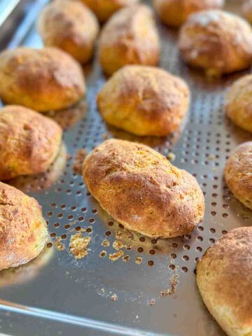 Sweet wholemeal Yeast buns with grated pumpkin