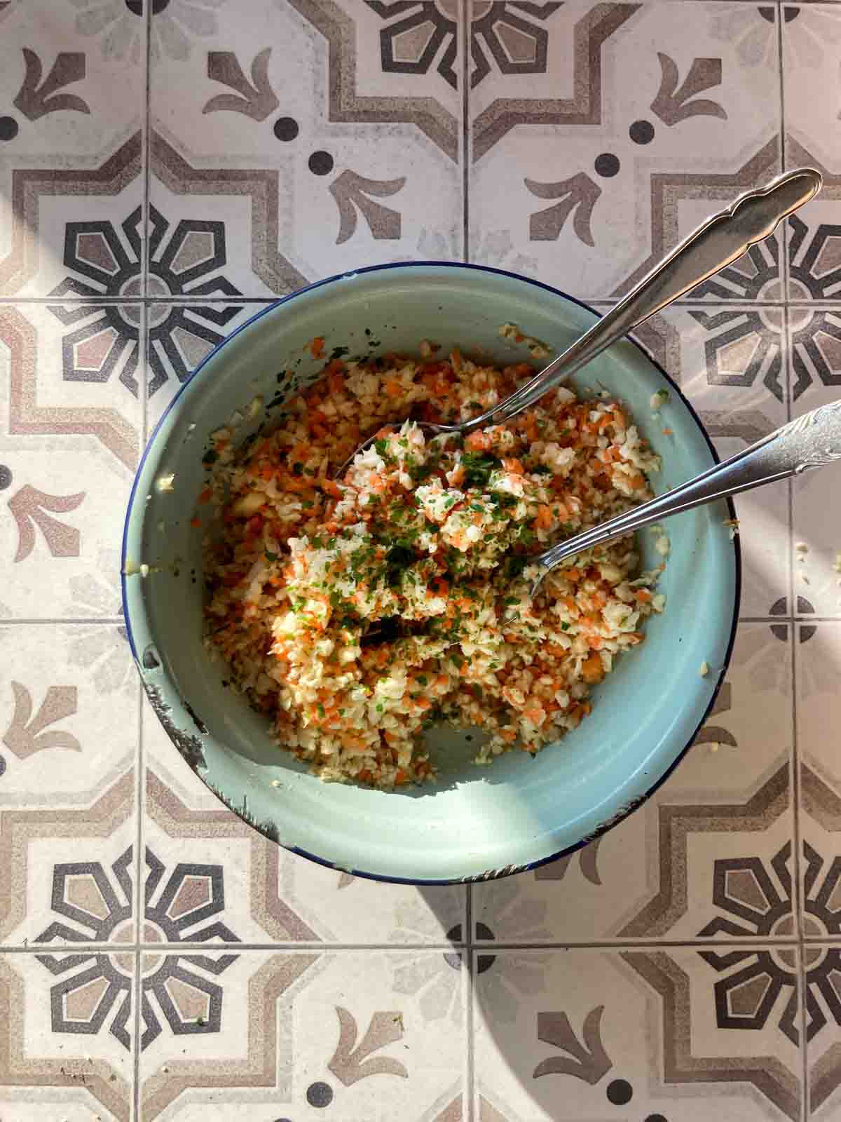 Pastinakensalat mit Karotten.